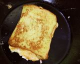 Foto langkah ke 4 dari resep One Pan Egg Toast (Roti Pandan + Keju Slice).