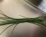 Une image de l'étape 6 de Salade de riz rouge aux tomates, carottes et ciboulette.