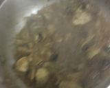 A picture of step 2 of Cream of Mushroom Soup With Spinach-Methi Egg Sandwich.