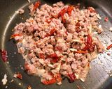 รูปขั้นตอนการทำที่ 2 ของ หมูสับผัดไข่แดงเค็ม
