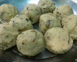 A picture of step 1 of Aalu Ka Paratha with Tamater ki chatni.