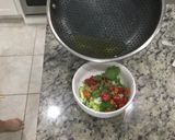 A picture of step 4 of 爆蔥辣椒豬片Green onion hot pepper pork.