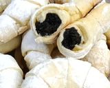 Фото кроку 3 до 🔥 Пісочні рогалики з маковою начинкою 🥐✨.