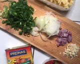 Foto langkah ke 1 dari resep Tumis kentang kornet.