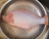 Hình bước làm 1 của món Cá diêu hồng hấp xì dầu