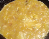 Foto del paso 3 de la receta: Tortilla de patata con cebolla, puerro y pimientos fritos