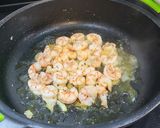 Foto del paso 1 de la receta Tagliatelle con burrata, gambas, pistachos tostados y aliño de albahaca