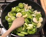A picture of step 2 of Chicken, mushroom & leek risotto.