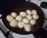 Foto langkah ke 2 dari resep Lukumades atau donat yunani.