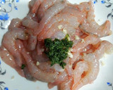 Foto del paso 1 de la receta: Merluza con hojaldre rellena de gambas y pimientos del piquillo