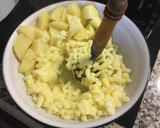 Foto del paso 5 de la receta: Pascualina con puré de papas y ensalada