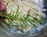 Foto del paso 1 de la receta: Tortillas pan con romero fresco