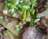 Hình bước làm 3 của món Bí đao xào lòng gà