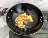 Foto langkah ke 3 dari resep Nasi Goreng Nanas.