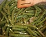A picture of step 4 of Fresh garlic green beans.
