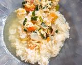 Foto langkah ke 5 dari resep Sup telur tomat daun kelor.