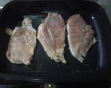 Foto langkah ke 5 dari resep Chicken Steak with Creamy Mushroom Sauce.