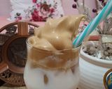 Foto langkah ke 5 dari resep Dalgona Coffee tanpa mixer dan tanpa whisk☕🌸.