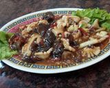 Foto langkah ke 3 dari resep Cumi Jamur Saus Tiram.