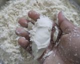 A picture of step 1 of Mat Samosa.