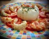 Foto del paso 4 de la receta: Burrata con tomate y langostinos en su salsa