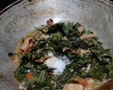 Foto langkah ke 3 dari resep Tumis Daun Singkong Cumi Asin.