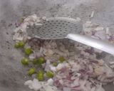 A picture of step 4 of Onion upma.