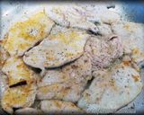 Foto del passaggio 3 della ricetta Petto di Pollo alle Pere Ricetta Emiliana