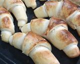Foto del paso 14 de la receta: Medialunas rellenas de jamón y queso😋🥐