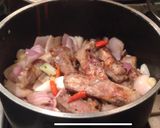A picture of step 4 of Pork rib soup with pickled mustard greens.