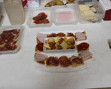 Foto del paso 11 de la receta: Cuadraditos de pan de molde con ensaladas individuales