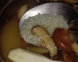 รูปขั้นตอนการทำที่ 3 ของ โจ๊กเห็ดหอมใส่ลูกชิ้น (Shiitake Mushroom and Meatball Congee)