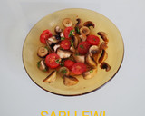 Foto del paso 2 de la receta: Comida caliente día 3>Primero>Ensalada caliente de champiñones, tomates y perejil