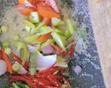 Foto langkah ke 7 dari resep Tumis cumi pelangi.