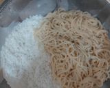 A picture of step 1 of Chicken egg fried rice with noodles.