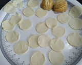 A picture of step 2 of Flower mathri.