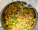 Foto del paso 1 de la receta: Puré de garbanzos con bacalao y pimientos rojos. Receta sana