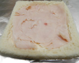 Foto del paso 2 de la receta: Tostada de huevo y pechuga de pavo