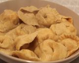 Foto del passaggio 4 della ricetta Cappelletti di pesce