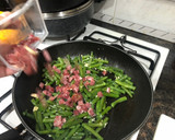 Foto del paso 4 de la receta: Judía verde salteada con ajo y taquitos de jamón