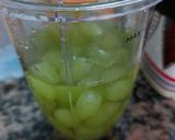 A picture of step 1 of Angoor n keenu ka juice 🥂😋👍.