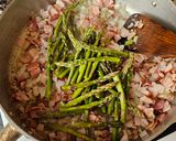 A picture of step 2 of Mushrooms and Asparagus with Bacon.