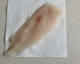 Foto del paso 2 de la receta: Filetes de merluza empanado
