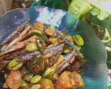 Foto langkah ke 4 dari resep Ikan Tongkol Keranjang Lombok Ijo (Coan-Coan).