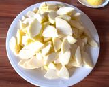 Foto del passaggio 1 della ricetta 124 • Sbriciolata ripiena di mele caramellate con crema leggera 🍎