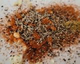 Foto del paso 1 de la receta: Pollo especiado con salsa de yogur y miel