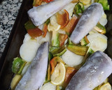 Foto del paso 4 de la receta: COLA DE PESCADILLA SOBRE CAMA DE VERDURAS (AL HORNO)