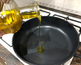 Foto del paso 7 de la receta: Muslo de pollo deshuesado sin piel a la plancha con ensalada