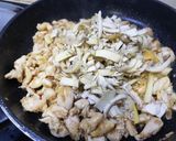 รูปขั้นตอนการทำที่ 3 ของ อกไก่ผัดหัวปลี
