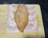Foto del paso 2 de la receta: Pechuga de pollo enrollada en bacon